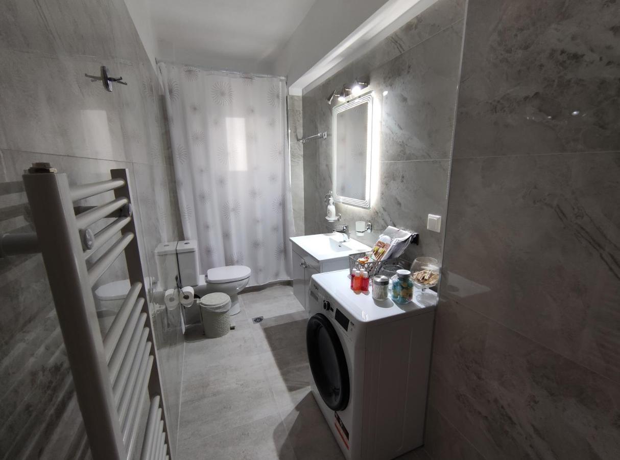 Grey Swan - Modern & Stylish Apartment With Private Parking Volos Luaran gambar